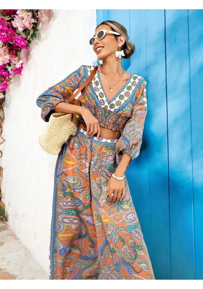 Fashion Cocktail V Yaka Hint Şal Desenli Bohem Yazlık Sahil Kadın Viskon Kollu Krop Pantolon Takım Turuncu Fashion Cocktail V Yaka Hint Şal Desenli Bohem Yazlık Sahil Kadın Viskon Kollu Krop Pantolon Takım Turuncu