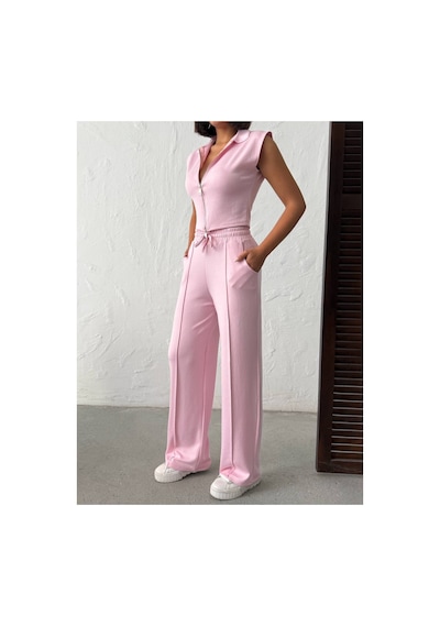 Meecy Kadın Polo Yaka Fermuarlı Crop Yelek Ve Geniş Paça Çimalı Pantolon İkili Takım Pembe Pembe Meecy Kadın Polo Yaka Fermuarlı Crop Yelek Ve Geniş Paça Çimalı Pantolon İkili Takım Pembe Pembe