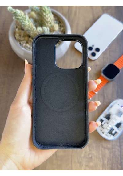 Apple iPhone 16 Pro Uyumlu Kadife Yüzeyli Magsafe Uyumlu Premium Kılıf Soocase691 Siyah