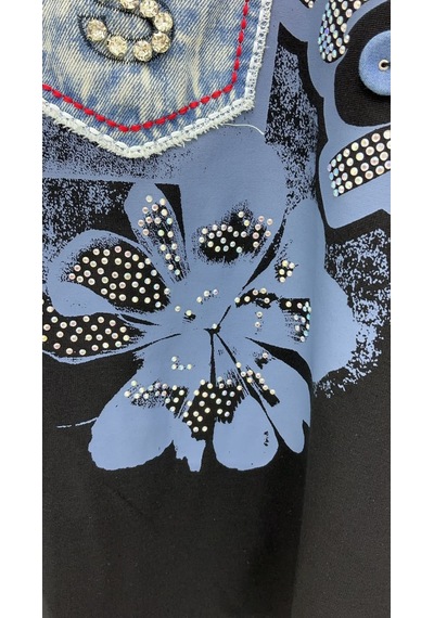 La Velina Büyük Beden Yuvarlak Yaka Denim Cep Görünümlü Baskılı Taş Detaylı Kadın Bluz Siyah La Velina Büyük Beden Yuvarlak Yaka Denim Cep Görünümlü Baskılı Taş Detaylı Kadın Bluz Siyah