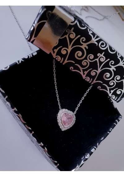 Gümüş Rodyumlu Pırlanta Modeli Pembe Zirkon Taşlı Kalp Kolye