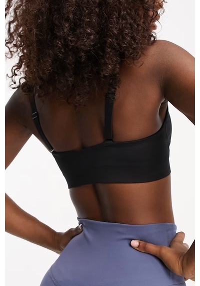 Nike Indy Training Plunge Cutout Medium Support Sports Bra Kadın Dekolteli Orta Destekli Spor Sütyen Bra Siyah Nike Indy Training Plunge Cutout Medium Support Sports Bra Kadın Dekolteli Orta Destekli Spor Sütyen Bra Siyah