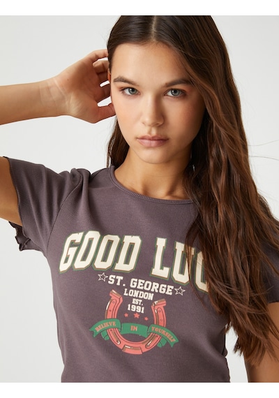 Koton Crop Tişört Slogan Baskılı Kısa Kollu Bisiklet Yaka Kahverengi 3sal10015ık Kahve Koton Crop Tişört Slogan Baskılı Kısa Kollu Bisiklet Yaka Kahverengi 3sal10015ık Kahve