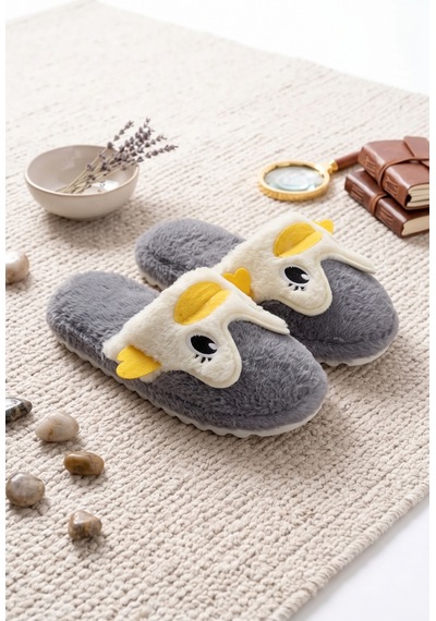 Kadın Penguen Figürlü Peluş Ev Terliği Açık Burun Arkası Açık Yumuşak Tabanlı Kışlık Çeyizlik Panduf Gri Kadın Penguen Figürlü Peluş Ev Terliği Açık Burun Arkası Açık Yumuşak Tabanlı Kışlık Çeyizlik Panduf Gri