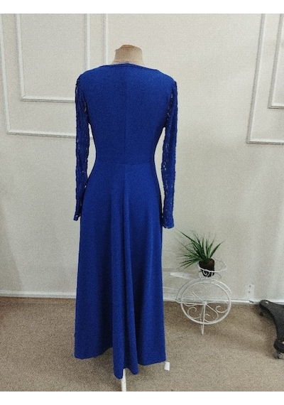 Butik İstanbul Kadın Uzun Kollu Dalgalı V Yakalı Dantelli Uzun Janjan Krep Elbise Saks Mavi