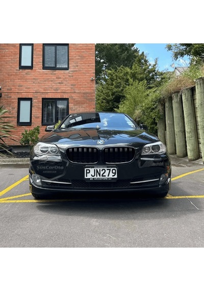 Bmw 5 Serisi F10 2010-2017 Uyumlu Ön Panjur Böbrek M5 Görünüm Izgara Çift Çizgi İthal Piano Black 1.sınıf Sağ Sol Takım