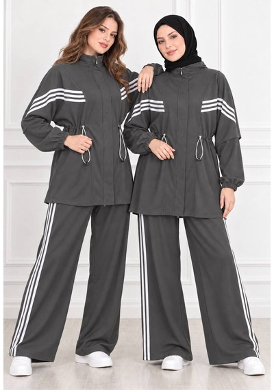 Hıra Co. Kadın Oyso Kumaş Dik Yaka Gizli Fermuarlı Bel İpli Tunik Pantolon Tesettür İkili Eşofman Takımı Gri Gri Hıra Co. Kadın Oyso Kumaş Dik Yaka Gizli Fermuarlı Bel İpli Tunik Pantolon Tesettür İkili Eşofman Takımı Gri Gri