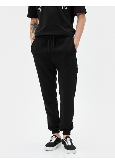 Koton Jogger Eşofman Altı Beli Bağcıklı Fermuar Detaylı Cepli Siyah 4sam40038mk 4SAM40038MK999 Siyah Koton Jogger Eşofman Altı Beli Bağcıklı Fermuar Detaylı Cepli Siyah 4sam40038mk 4SAM40038MK999 Siyah