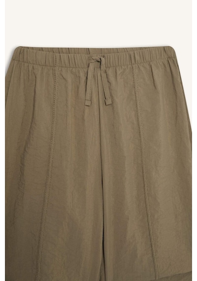 DeFacto Kız Çocuk Beli Lastikli Düz Paça Paraşüt Pantolon D7605A825SMKH465 Haki