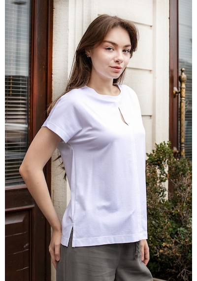 Kadın İpeksi Yumuşak Kumaş Geniş Sıfır Yaka Önü Pencereli Yanları Yırtmaçlı Tshirt Bluz-beyaz Beyaz Kadın İpeksi Yumuşak Kumaş Geniş Sıfır Yaka Önü Pencereli Yanları Yırtmaçlı Tshirt Bluz-beyaz Beyaz