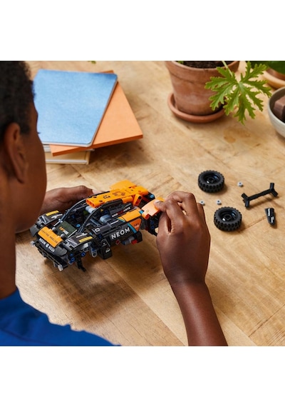 LEGO® Technic NEOM McLaren Extreme E Race Car 42166 7+ Yaratıcı Oyuncak Yapım Seti - 252 Parça