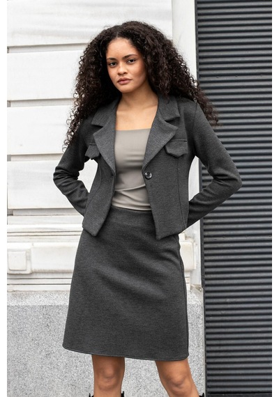 Kadın Kalın Esnek Kumaş Yakalı Cep Kapaklı Uzun Kol Kısa Blazer Ceket-antrasit Antrasit Kadın Kalın Esnek Kumaş Yakalı Cep Kapaklı Uzun Kol Kısa Blazer Ceket-antrasit Antrasit
