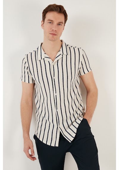 Buratti Çizgili Pamuk Karışımlı Kısa Kollu Apaş Yaka Regular Fit Erkek Gömlek Cf24S117664 Beyaz Buratti Çizgili Pamuk Karışımlı Kısa Kollu Apaş Yaka Regular Fit Erkek Gömlek Cf24S117664 Beyaz