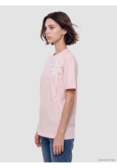 Lcw Modest Pembe Bisiklet Yaka Çiçek Aplikeli Kadın Tişört