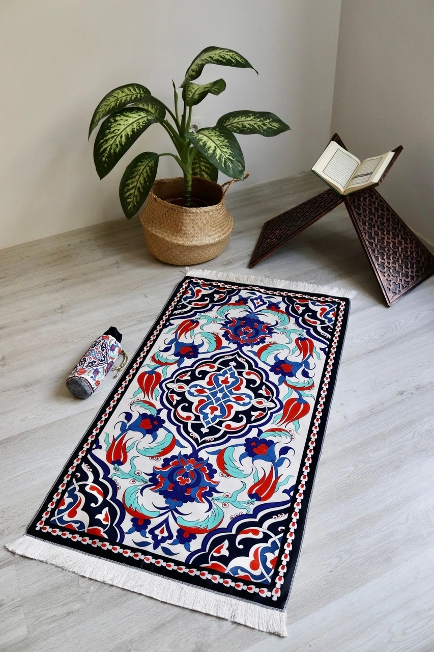 Pratik Ve Taşınabilir Ipek Dokulu Keseli Seccade Lale Desenli S10013 Çok Renkli