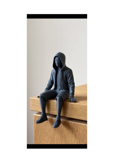 Oturan Miles Morales Figür 15 Cm