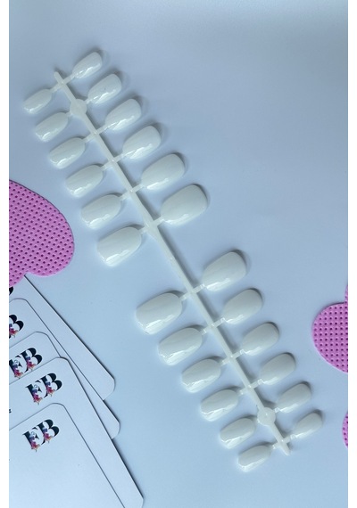 24 Adet Renkli Oval Takma Tırnak Seti 813 Beyaz