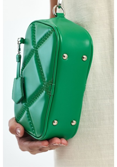 Küçük Boy Nakış Detaylı Crossbody Çapraz Askılı Kadın Omuz Çantası Çimen Çimen