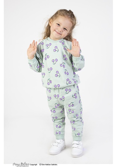 Harika Kids Kız Bebek&çocuk İki İplik Kumaş Kiraz Desenli Orta Kalınlıkta Örme Basic Oversize Alt Üst Eşofman Takımı 001