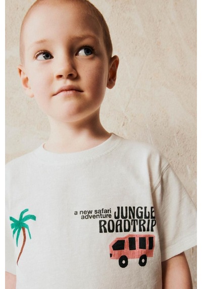 Lolliboomkids Orman Safari Baskılı Erkek Çocuk T-shirt Ve Çizgili Pantolon Takım - Rahat Ve Tarz Kombin Ekru Lolliboomkids Orman Safari Baskılı Erkek Çocuk T-shirt Ve Çizgili Pantolon Takım - Rahat Ve Tarz Kombin Ekru