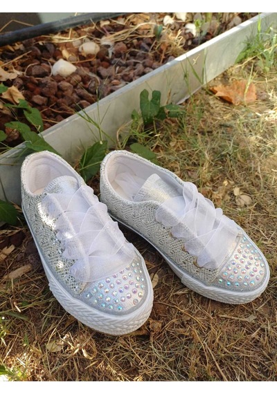 Scarpe Magiche Kız Çocuğu Gümüş Renkli Bağcıklı Ayakkabı 31-35 Numara Arası Işıksızdır Gümüş Scarpe Magiche Kız Çocuğu Gümüş Renkli Bağcıklı Ayakkabı 31-35 Numara Arası Işıksızdır Gümüş