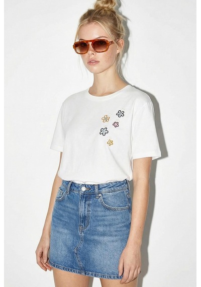 Shade Kadın Pamuk El İşi Çiçek Nakış Detaylı  Tasarım T-shirt 1005 60282050 - Beyaz L