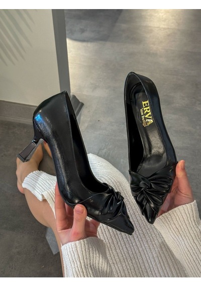Ervanın Butiği Siyah Kırışık Deri Crossbow Fiyonk Detay Kadın Stiletto-6075