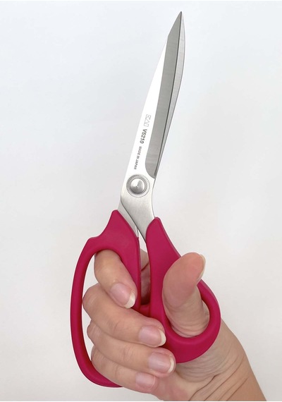 Kai V5210 Kılıflı Pembe Plastik Saplı Kumaş Kesim Makası 21 Cm
