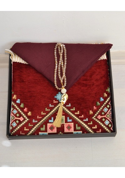 Çeyizlik Hediyelik Seccade Eşarp Tesbih Set Kilim Desenli Kadife Astarlı Seccade, Eşarp, Kristal Tesbih Özel Kutulu Lüks Hediye Seti Bordo