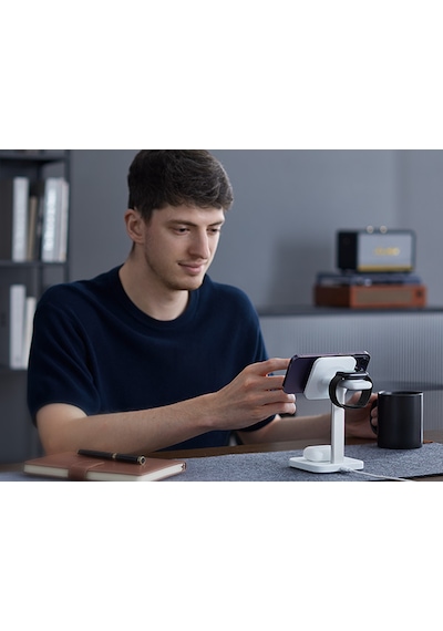 Esr 3 İn 1 17.5 W Hızlı Şarj Standı iOS Watch + Apple Uyumlu AirPods Beyaz