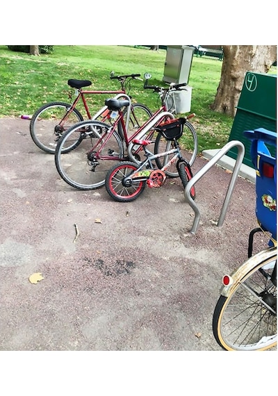 Bisiklet Park Yeri Tekli Bisiklet Taşıyıcı Demiri Parkı Alanı Mor