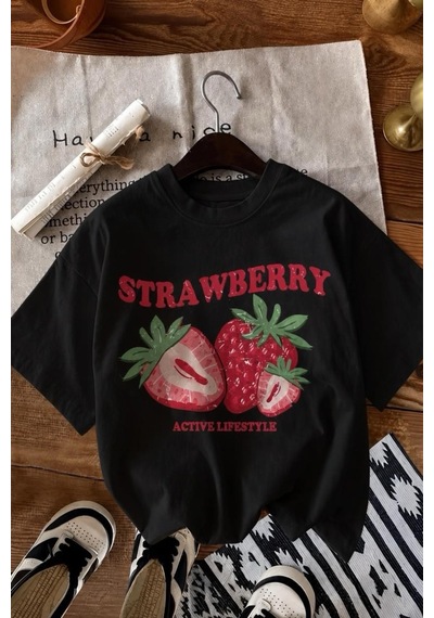 Strawberry Active Lifestyle Bisiklet Yaka Eskitme Baskılı Rahat Kesim Tişört SIYAH