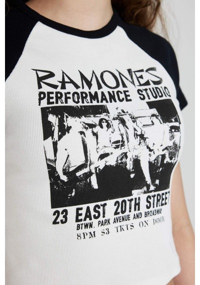 Defacto Ramones Fitted Bisiklet Yaka Fitilli Kaşkorse Kısa Kollu Tişört C4439AX24SMWT32 Beyaz