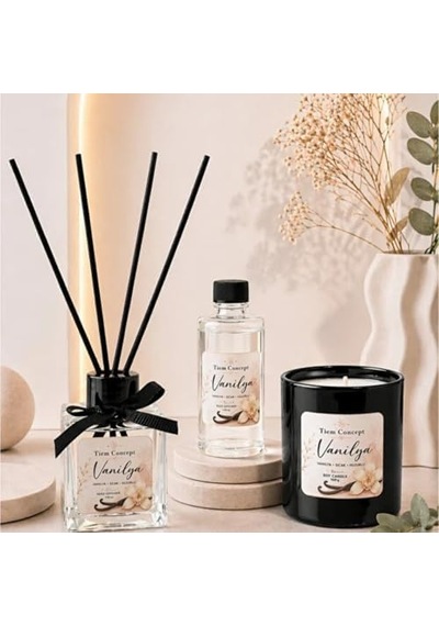 Vanilya Kokulu 3 Lü Dekoratif Oda Kokusu Seti 100 Ml Çubuklu Oda Kokusu + 100 Ml Yedek + Cam Bardak Mum Hediye Seti Siyah 50 x 22