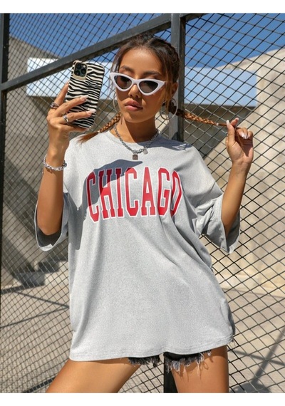 Flood Of Style Kadın Açık Gri Chicago Baskılı Düşük Omuz Oversize Bisiklet Yaka T-shirt Lacivert