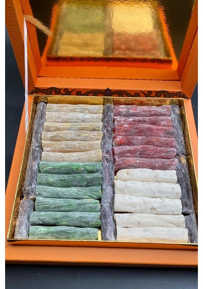 Karışık Hediyelik Kutuda Parmak Fitil Fıstıklı Lokum Narlı,sütlü,karadutlu,elmalı,limonlu, 450 Gr