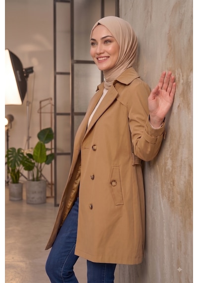 B.he.z Kadın Degaje Yaka Yarım Boy Tesettür Astarlı Kemerli Su İtici Kumaş Trençkot Camel