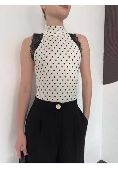 Verymoda Puantiyeli Balıkcı Yaka Sıfır Kol Dantel Detaylı Bluz D3014 Krem