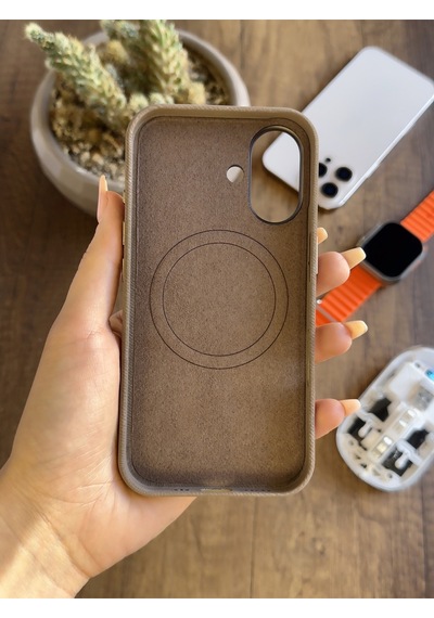 Apple iPhone 16 Uyumlu Kadife Yüzeyli Magsafe Uyumlu Premium Kılıf Soocase691 Kahverengi