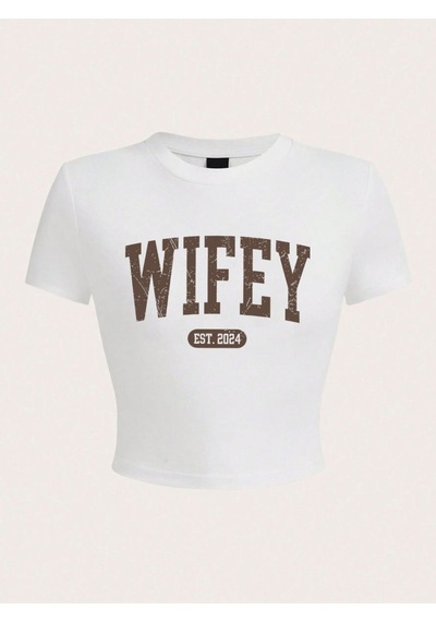 Noıssey Yaz Kadın Kırpma T-shirt Wifey Est.2024 Mektup Baskı Streetwear Nefes Streç Yumuşak Kısa Koll Beyaz