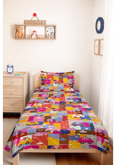 Evimde Bambaşka Pembe Araba Figürlü Kız Çocuk Pike Takımı - Renkli Patchwork Bebek Odası Yatak Örtüsü - 160x220 CM Evimde Bambaşka Pembe Araba Figürlü Kız Çocuk Pike Takımı - Renkli Patchwork Bebek Odası Yatak Örtüsü - 160x220 CM