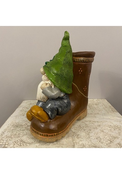 Çizmede Oturan Gnome Cüce Saksı