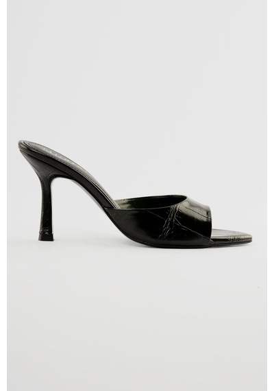 Kadın Stiletto Sivri Burun Kroko Desenli Ön Arka Açık Topuklu Terlik Cedra Siyah Siyah Krokodil Kadın Stiletto Sivri Burun Kroko Desenli Ön Arka Açık Topuklu Terlik Cedra Siyah Siyah Krokodil