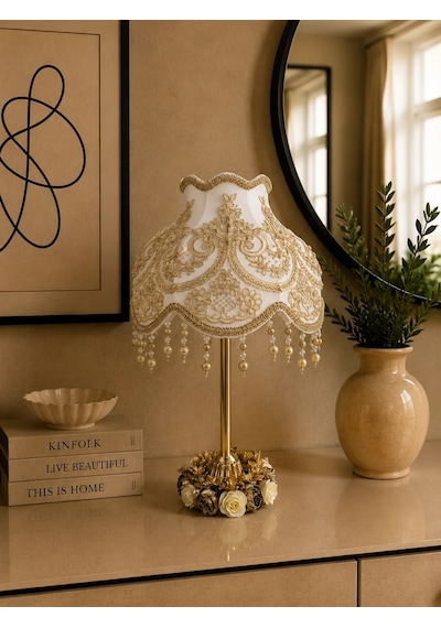 Ekru Kadife Kaplı Çiçek Dekorlu Gold İşlemeli Başlık Gold Metal Çiçek Ayaklı Klasik Abajur 50x25cm