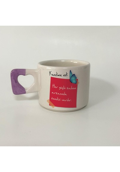 Kendime Not: Her Güçlü Kadının Arkasında Kendisi Vardır Kelebekli Kırmızı Baskılı Mor Kalp Kupa