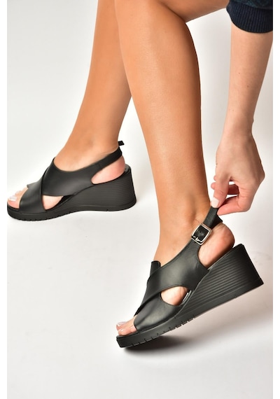 Fox Shoes Y555340503 Siyah Hakiki Deri Dolgu Tabanlı Kadın Sandalet