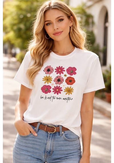 Herkesemoda Çiçekler Baskı Detaylı Basic T-shirt Beyaz
