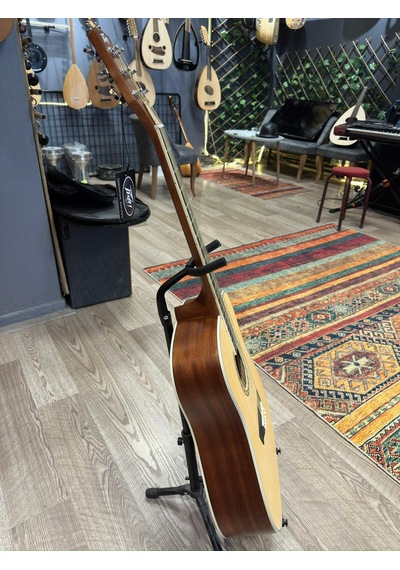 Peavey Dw1 Jumbo Akustik Gitar Kılıf+pena Dahil Natural