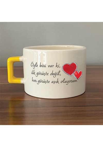 Öyle Biri Var Ki Baskılı Sarı Kulplu C Fincan