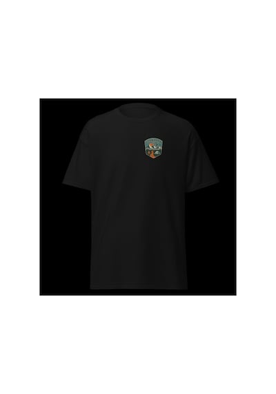 Wildstyle Uzaklara Git Renkli Vintage Dağ Doğa Macera Rozet Baskılı Unisex Bisiklet Yaka Pamuklu Tişört Siyah